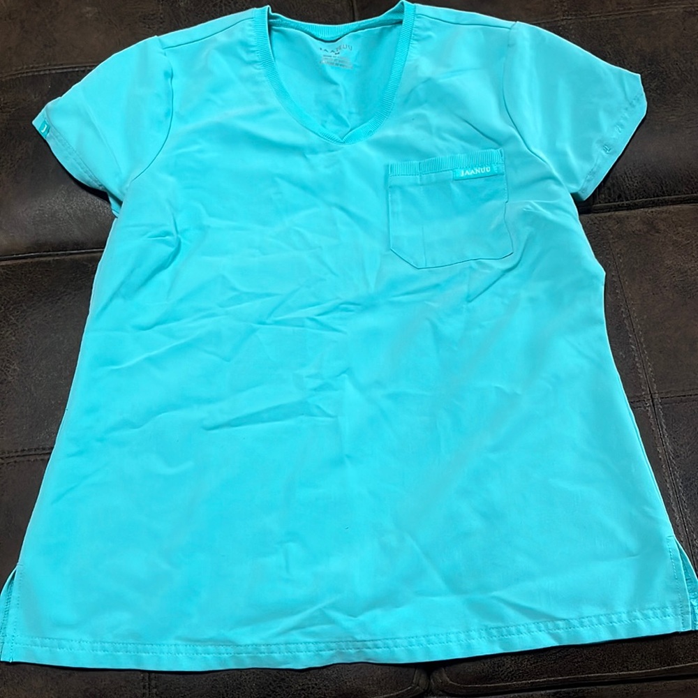 Women’s Jaanuu scrub top